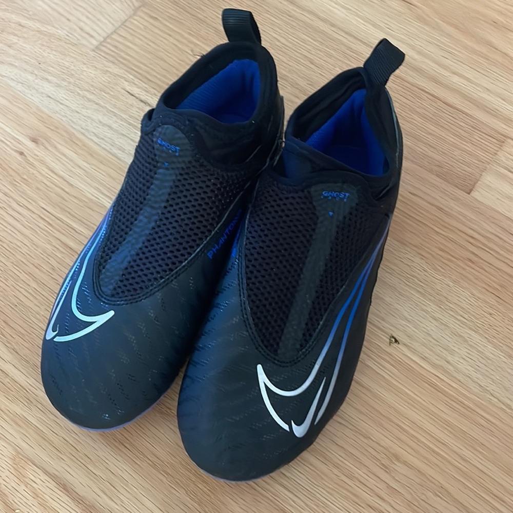 Youth Nike Phantom Ghost Slip On sock up soccer cleats, size 1.5 - Picture 5 of 9